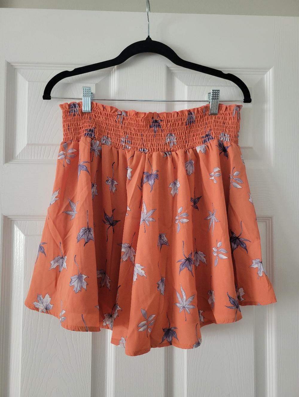 NWOT Women’s Size Large Orange Floral Smocked Waist Shorts